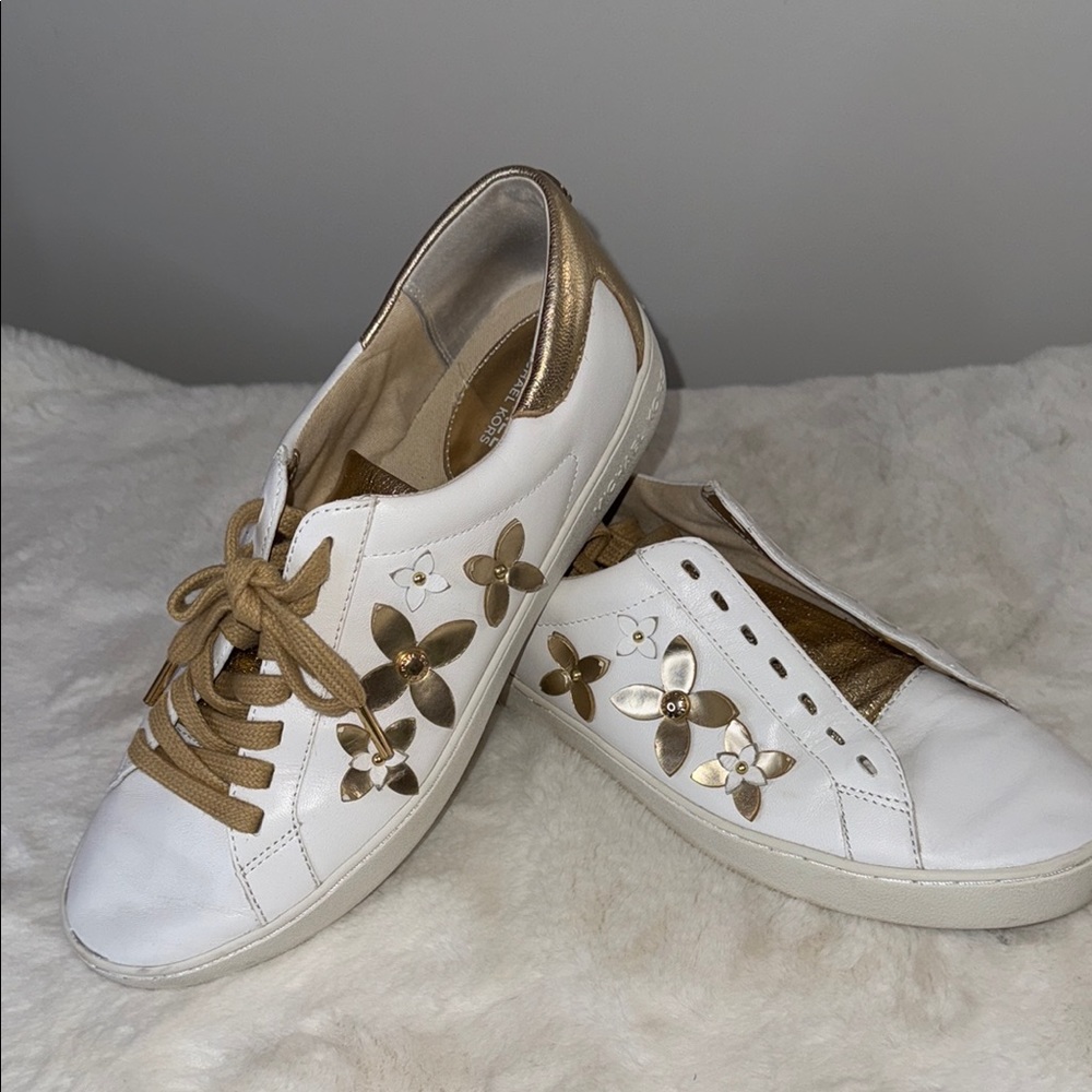 Michael Kors White and Gold Leather Sleek Sneakers